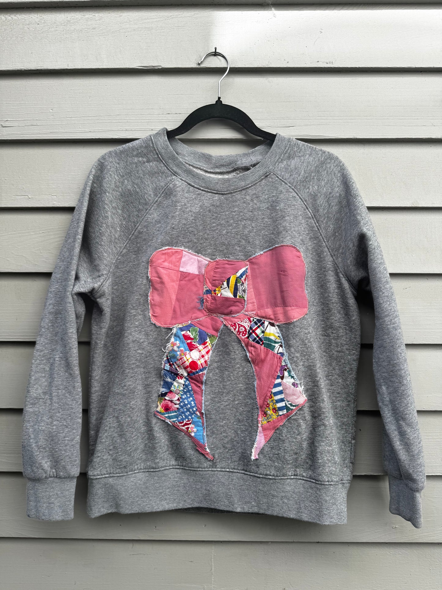 Ribbon Crewneck #4